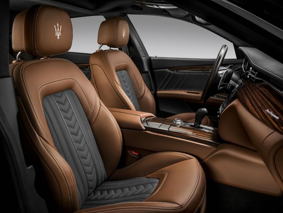 Интерьер Maserati Quattroporte S Q4 GranLusso 2016 года  (фото 7 из 19)